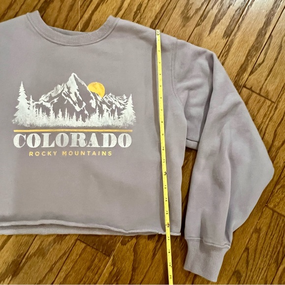 Hollister Cropped Crewneck Sweatshirt- size XS - Picture 3 of 6